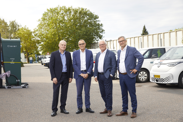 Fra venstre mod højre: Adm. direktør i Andel Lumen, Henrik Wej Petersen, bestyrelsesformand i Andel Lumen, Ole Hillebrandt, bestyrelsesformand i SIF Gruppen, Claus Borg og adm. direktør i SIF Gruppen, Lars Mejlby.