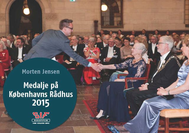 Morten der trykker Dronning Margrethes hånd på Københavns Rådhus 2015